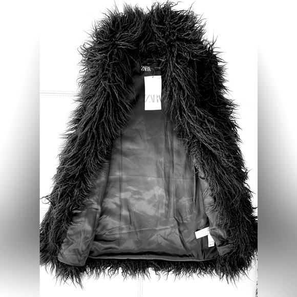 Zara Jackets & Blazers - Zara BLACK Faux Fur Vest with front clip closure Size XS